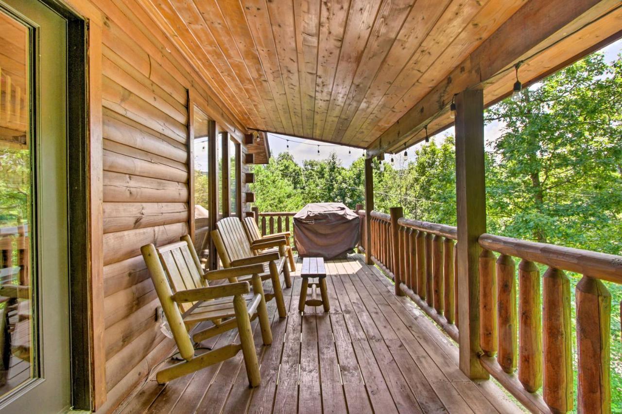 Cabin With Hot Tub And Deck About 12 Mi To Pigeon Forge! セバービル エクステリア 写真
