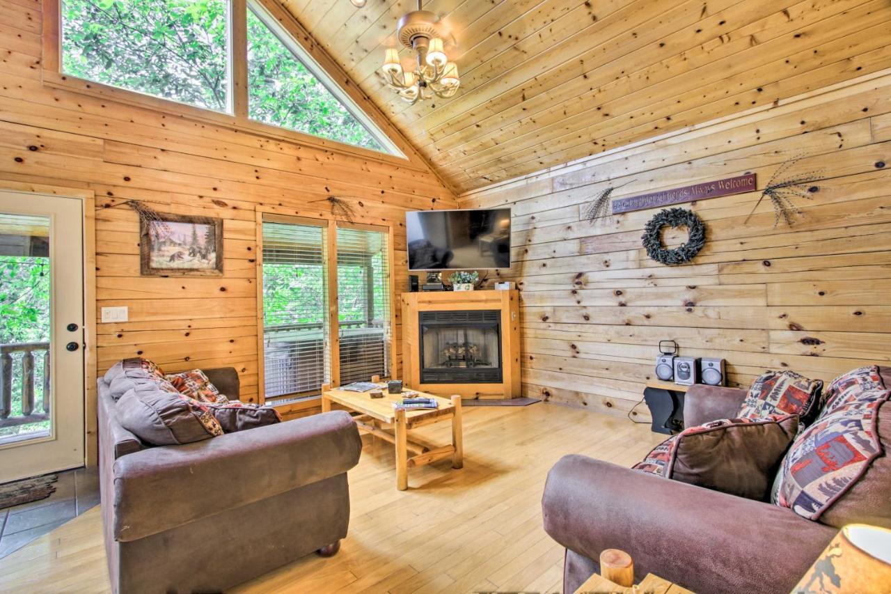 Cabin With Hot Tub And Deck About 12 Mi To Pigeon Forge! セバービル エクステリア 写真