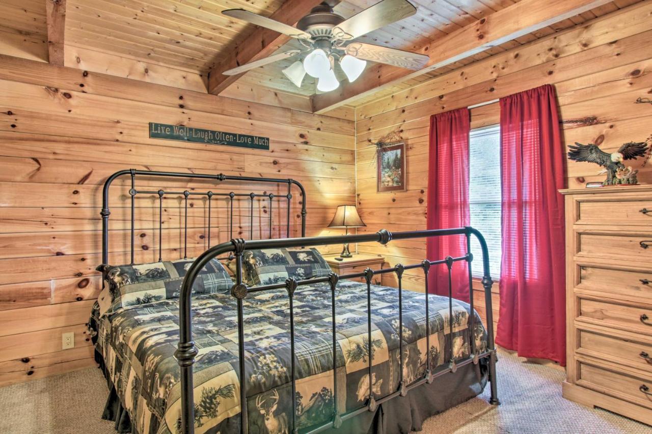 Cabin With Hot Tub And Deck About 12 Mi To Pigeon Forge! セバービル エクステリア 写真
