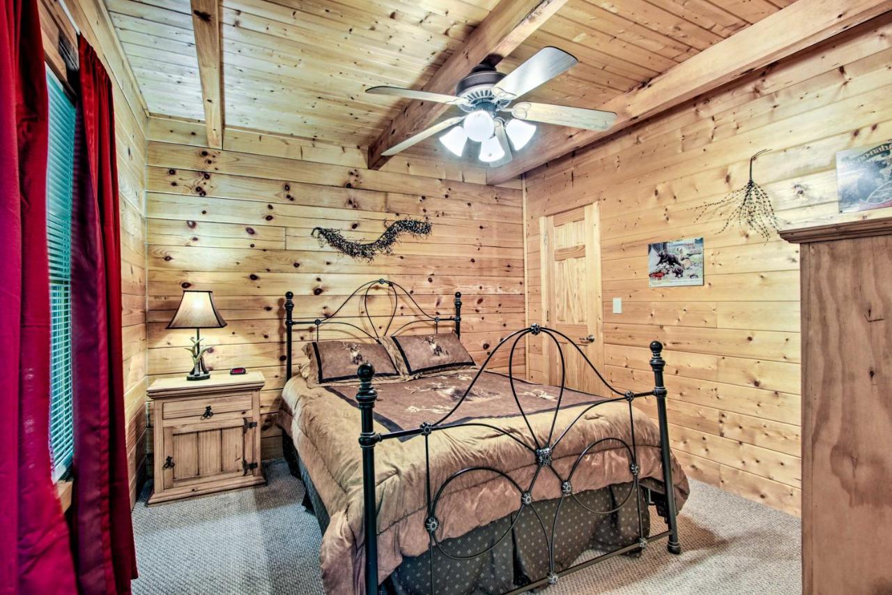 Cabin With Hot Tub And Deck About 12 Mi To Pigeon Forge! セバービル エクステリア 写真
