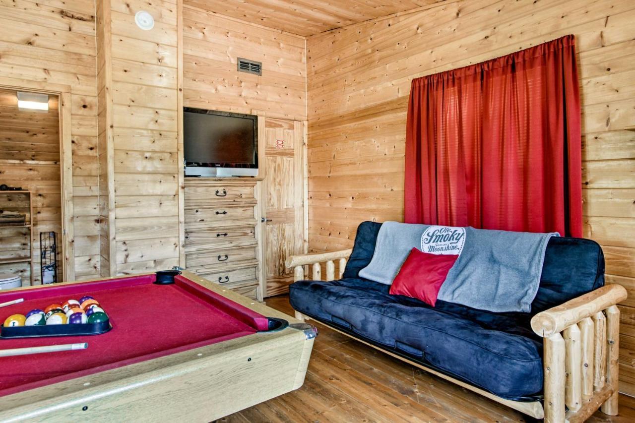 Cabin With Hot Tub And Deck About 12 Mi To Pigeon Forge! セバービル エクステリア 写真