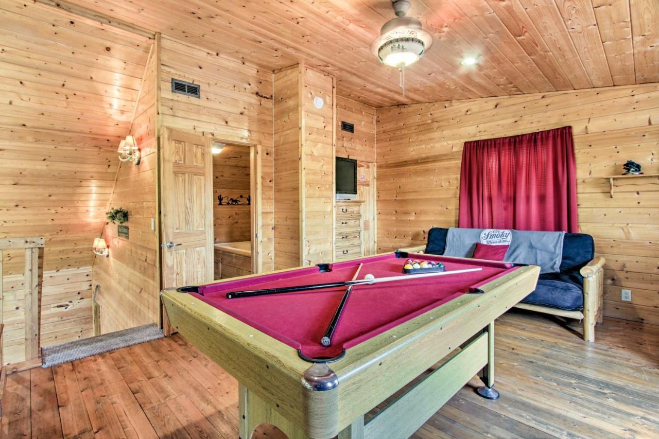 Cabin With Hot Tub And Deck About 12 Mi To Pigeon Forge! セバービル エクステリア 写真