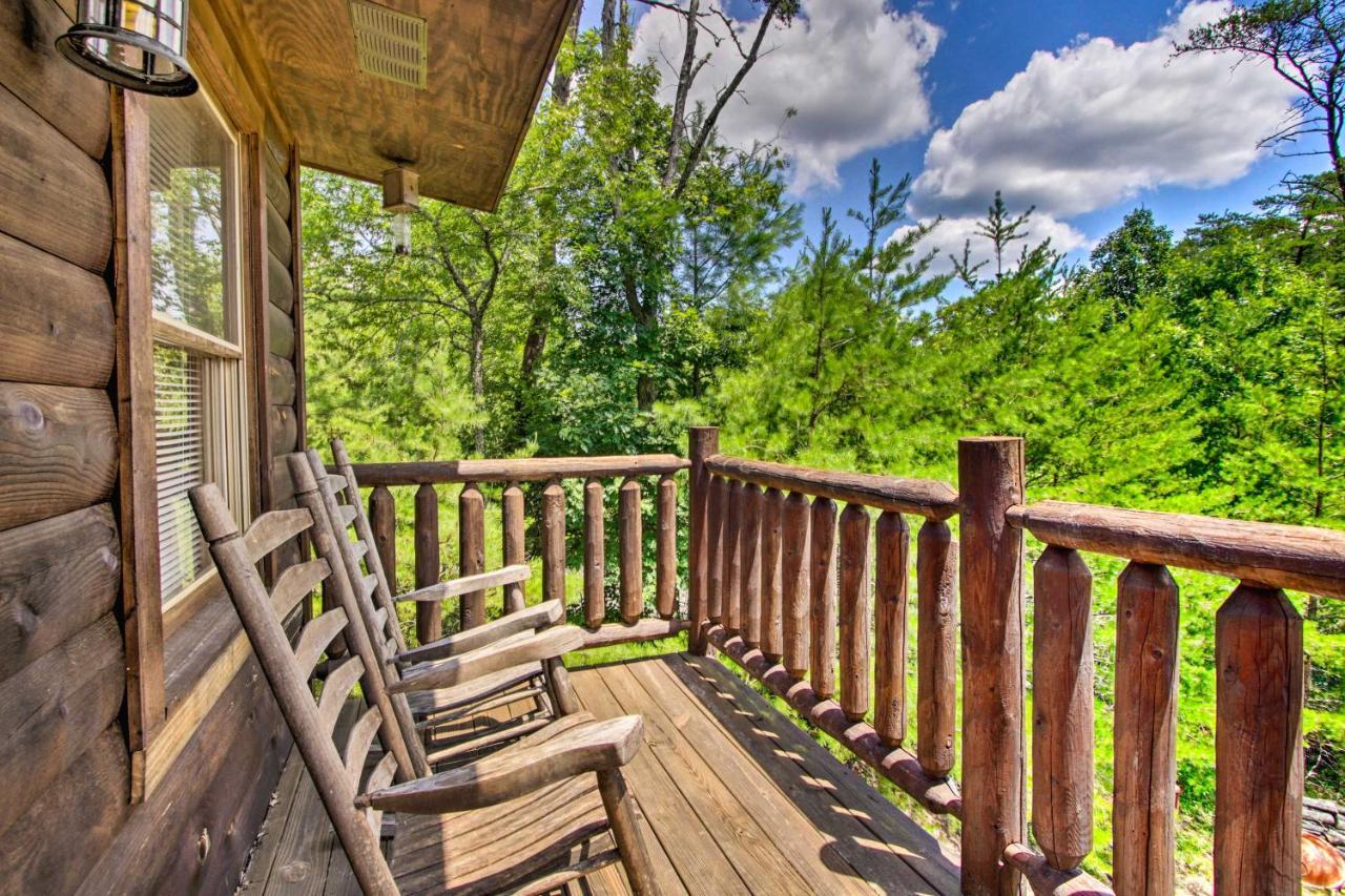 Cabin With Hot Tub And Deck About 12 Mi To Pigeon Forge! セバービル エクステリア 写真