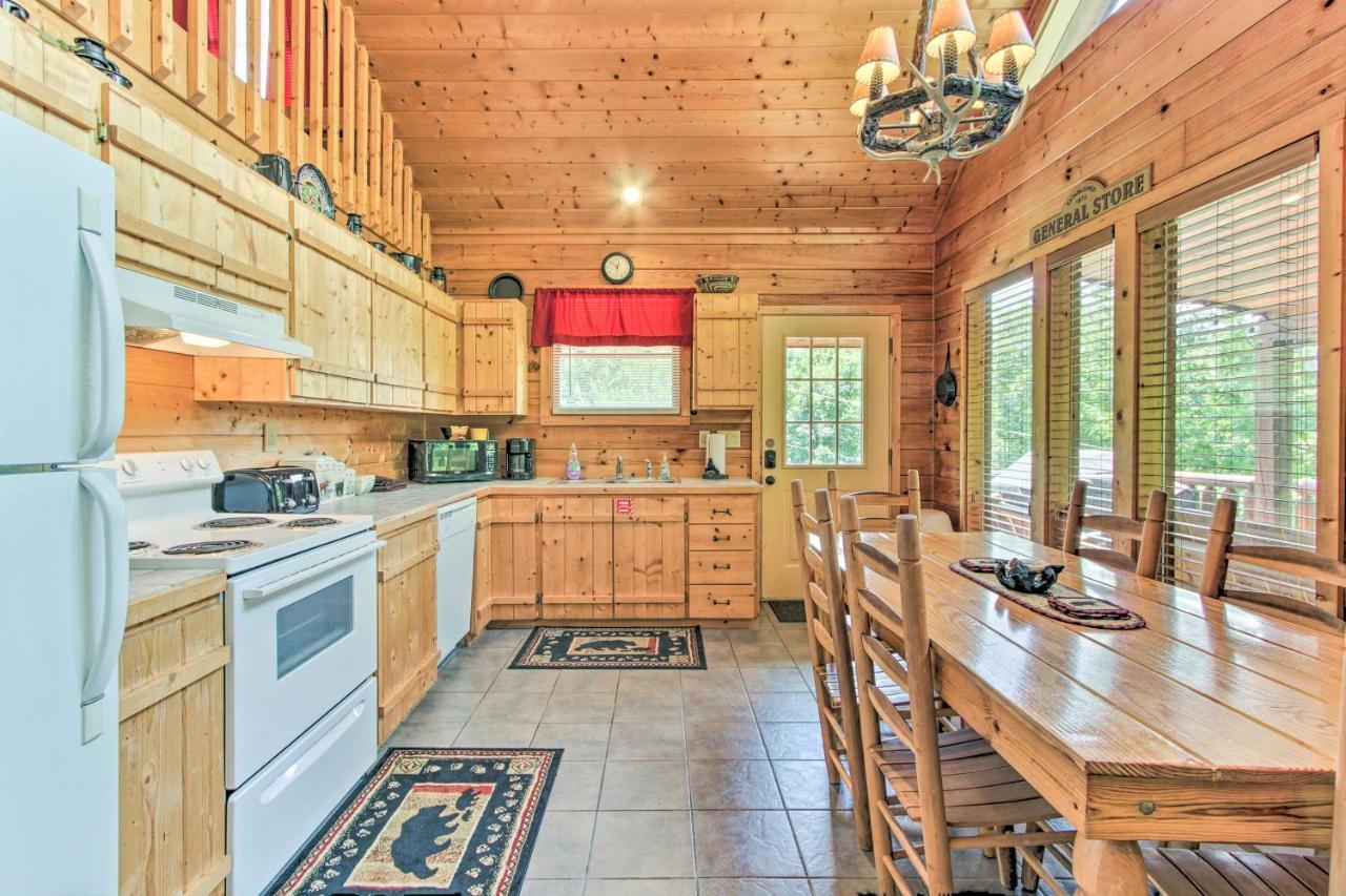 Cabin With Hot Tub And Deck About 12 Mi To Pigeon Forge! セバービル エクステリア 写真